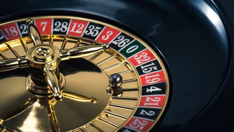 Layar bonus free spins Wolf Gold dengan perkalian kemenangan di caricuan99